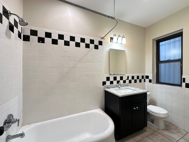 Building Photo - 1364 E 52nd St