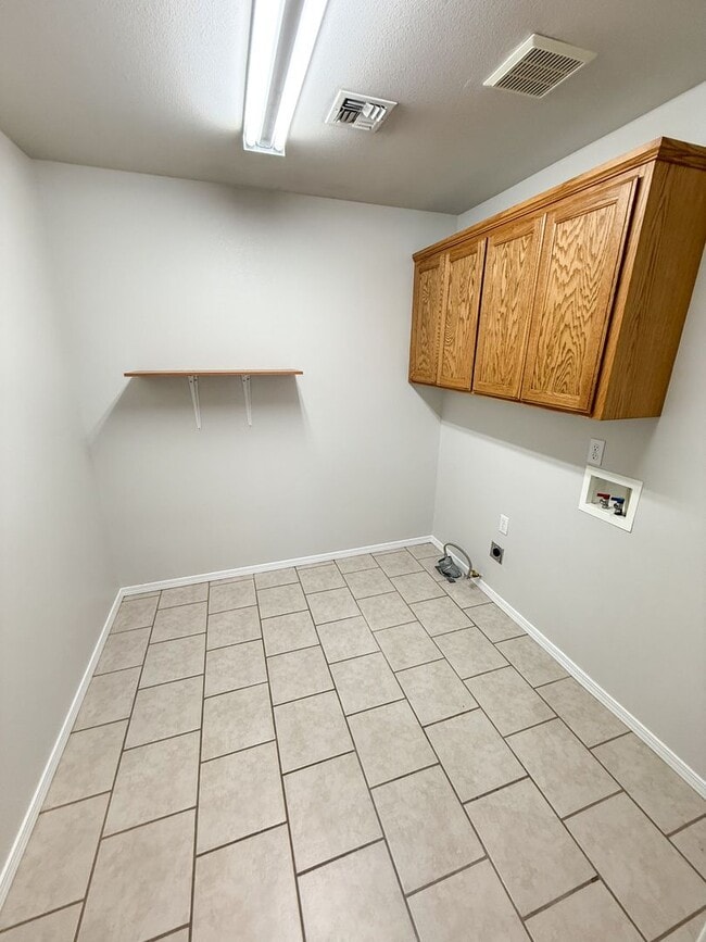 Building Photo - 3 bedroom, 2 bath home on Harbor Links Golf Course