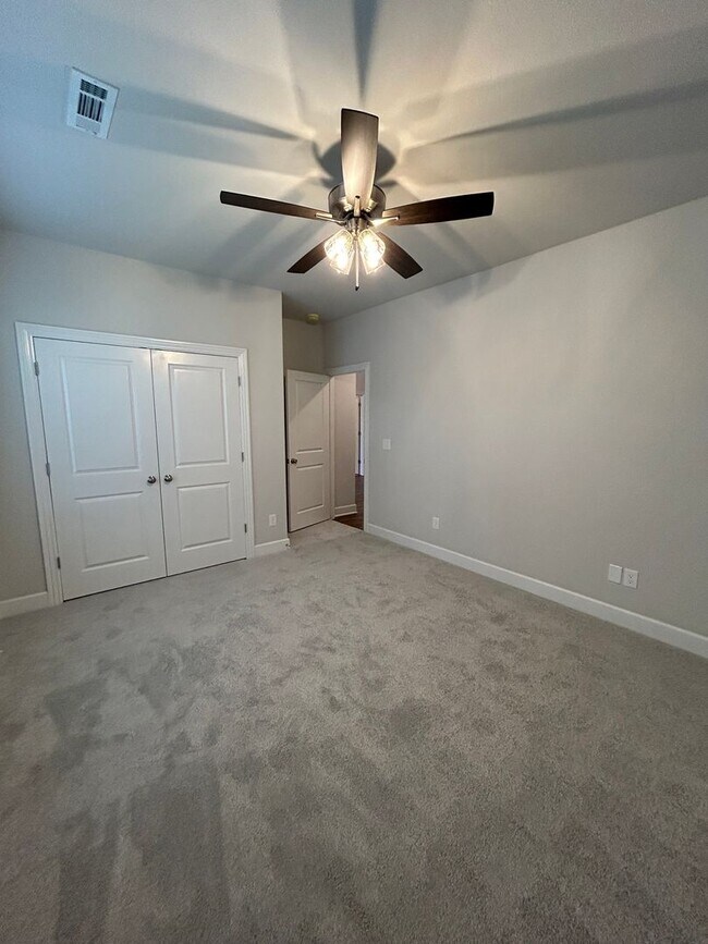 Building Photo - Beautiful Modern Home in Pea Ridge!