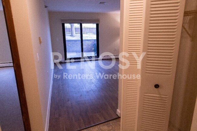 Building Photo - Available Now Spacious 1 bedroom 1 bath lower level Condo in Richfield -- 55+