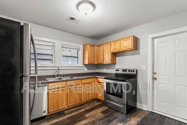 Building Photo - 5341 Holmes St