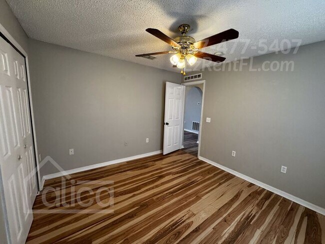 Building Photo - 6581 Gentle Oaks Dr S