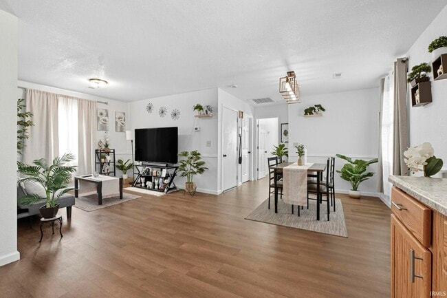 Building Photo - 4953 Lahmeyer Rd