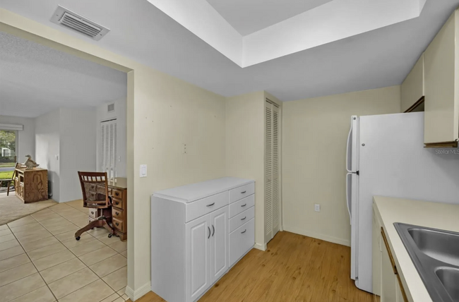 Building Photo - 240 Promenade Dr