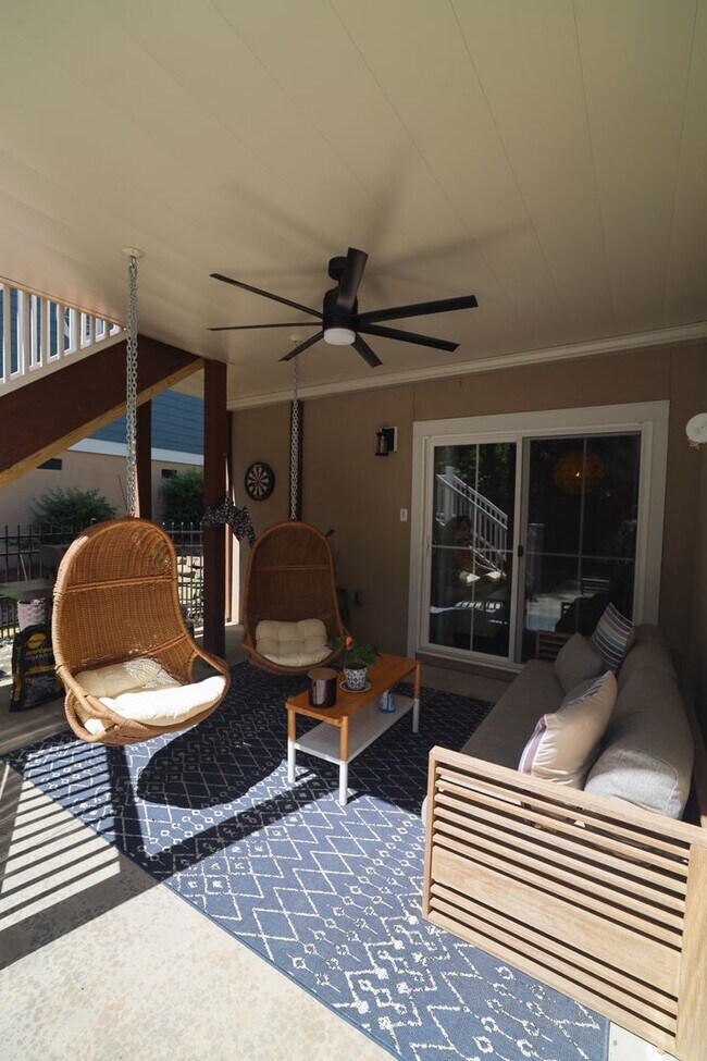 Building Photo - Upscale Living in Village Walk