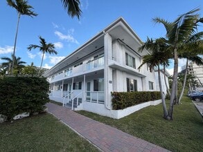 Building Photo - 1065 98th St