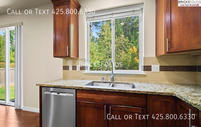 Building Photo - 10550 Sheridan Cres NE