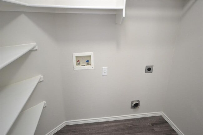 Building Photo - 2106 Kane Cove