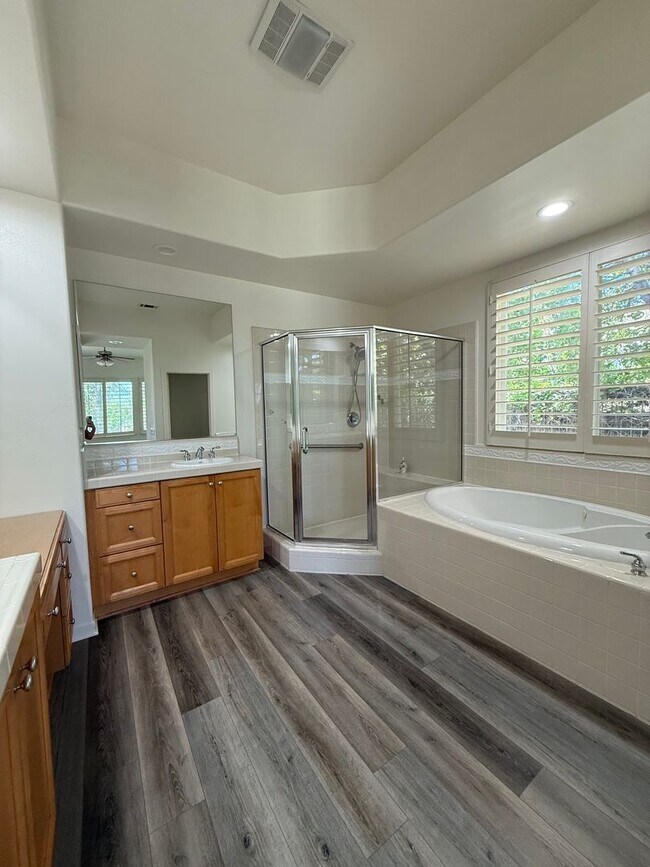 Building Photo - 4 bed, 3 1/2 bath beautiful home Wood Ranch home