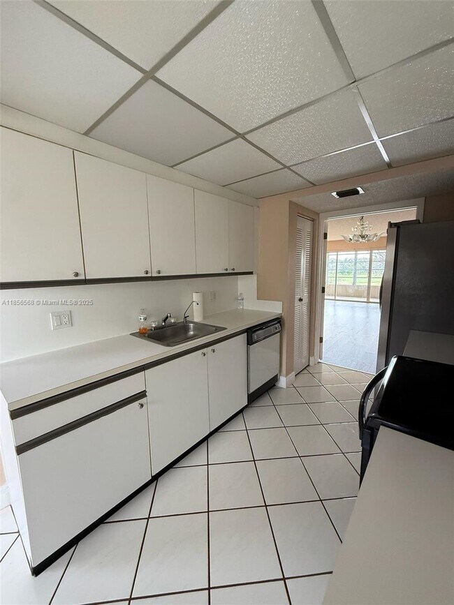 Building Photo - 1300 SW 125th Ave