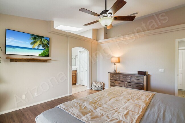 Building Photo - FURNISHED AVAILABLE APRIL THROUGH SEPTEMBER 2026