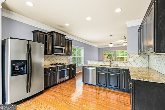 Building Photo - 600 Coligny Ct