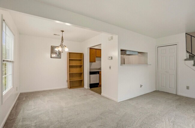 Building Photo - Updated 2 Bedroom Condo for Rent in Saginaw Township