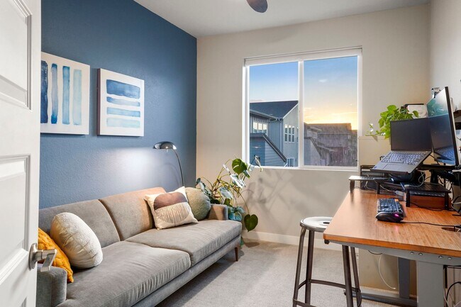 Building Photo - Modern 3-Bedroom Townhome in Midtown Denver – Carefree Living Awaits!