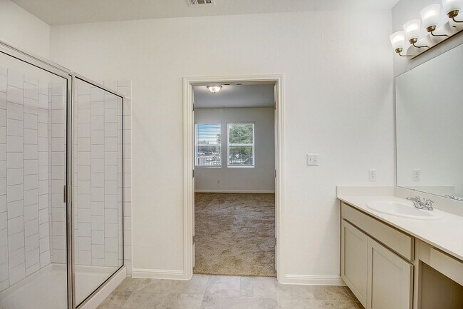 Building Photo - 117 Lacey Oak Lp