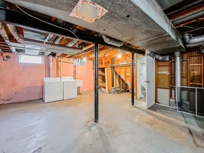 Building Photo - Charming Royal Oak Bungalow Near Downtown!