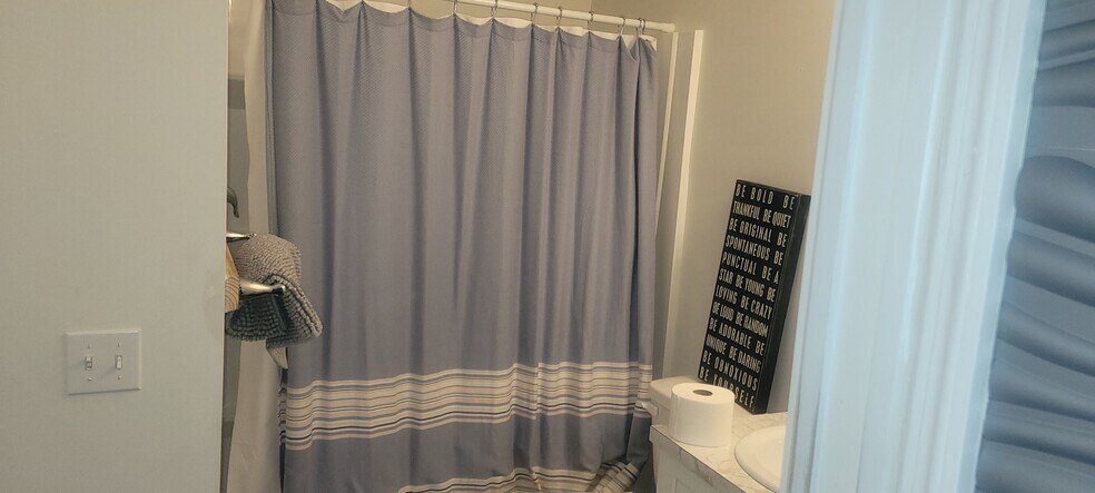 Building Photo - 1616 20th St SW