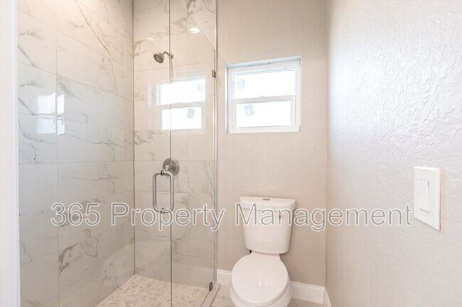Building Photo - 5534 Fairlane Dr