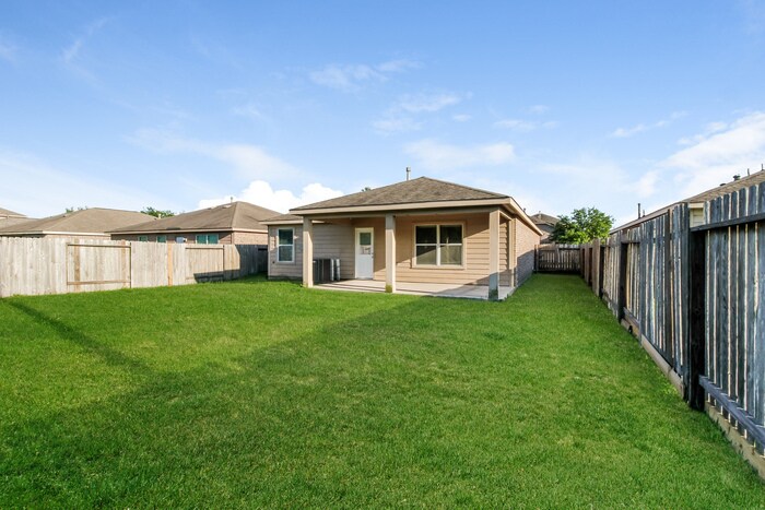 Building Photo - 2107 Golden Topaz Dr