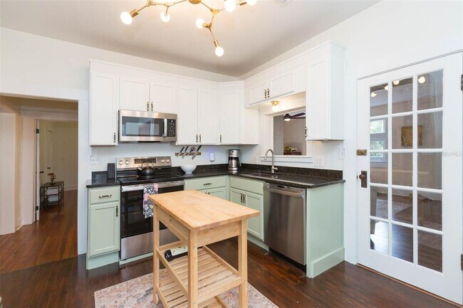 Building Photo - 917 E Broad St