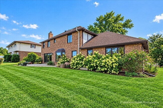 Building Photo - 6201 Sleepy Hollow Ln