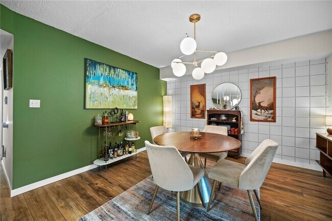 Building Photo - 4902 University Ave