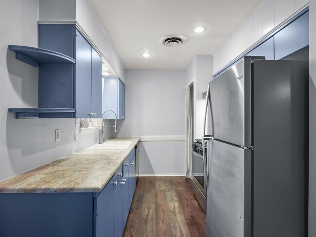 Building Photo - 8010 Camden Dr