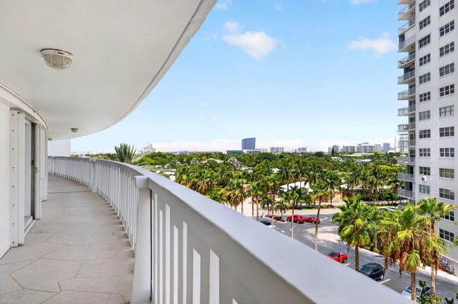 Building Photo - 2000 S Ocean Dr