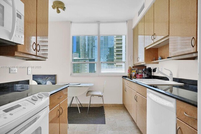 Building Photo - 801 Brickell Key Blvd