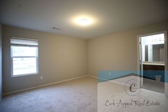 Building Photo - Move in special $900!! Beautiful 3 bed / 2 bath home with fenced back yard - Nettleton!!