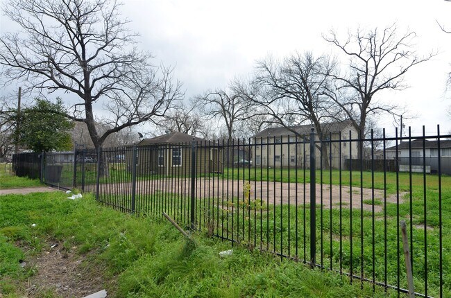 Building Photo - 7326 Eagle Pass St