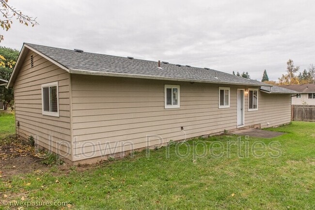Building Photo - 8150 SW Thorn St
