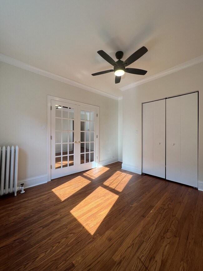 Building Photo - 531 W Addison St