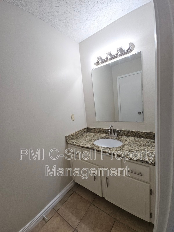 Building Photo - 3535 Southwind Dr