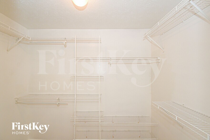 Building Photo - 7044 N Mesquite Ct