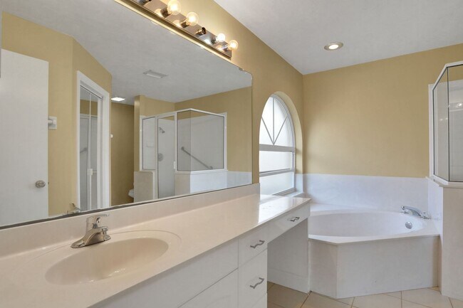 Building Photo - 3/2 in Pelican Bay