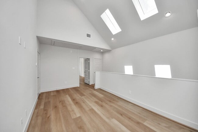 Building Photo - 13104 Moncloa Dr