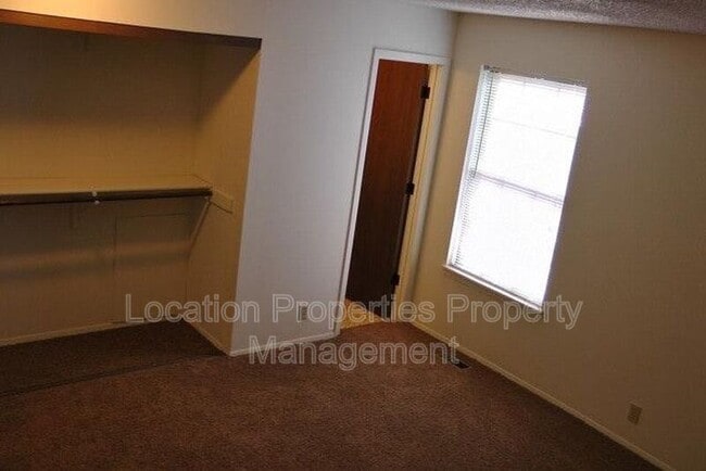 Building Photo - 3209 W 24th Terrace