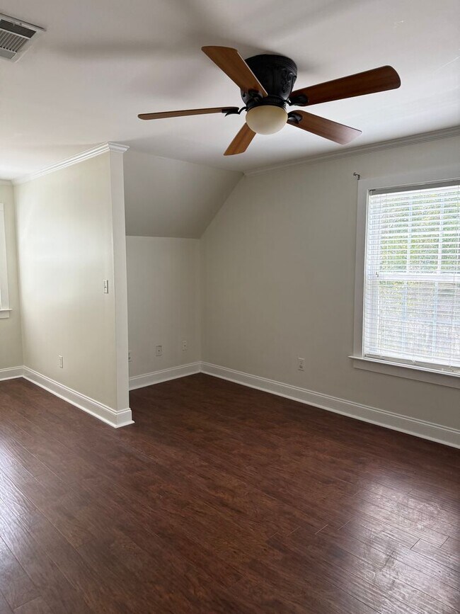 Building Photo - 209 Pineridge Dr