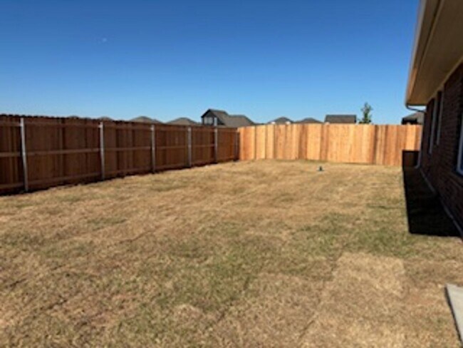 Building Photo - Beautiful New Home - First Month Free!
