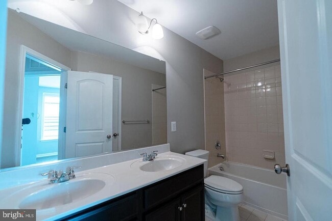 Building Photo - 15520 Lady Lauren Ln