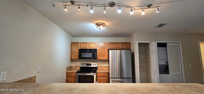 Building Photo - 3700 Kirkpatrick Cir