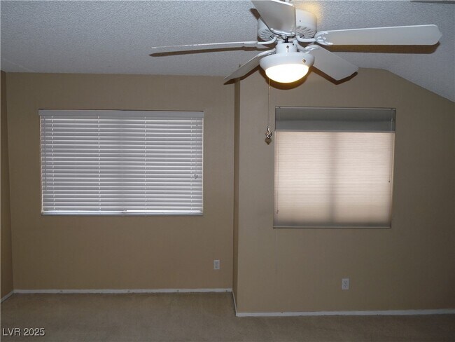 Building Photo - 912 Crowfoot