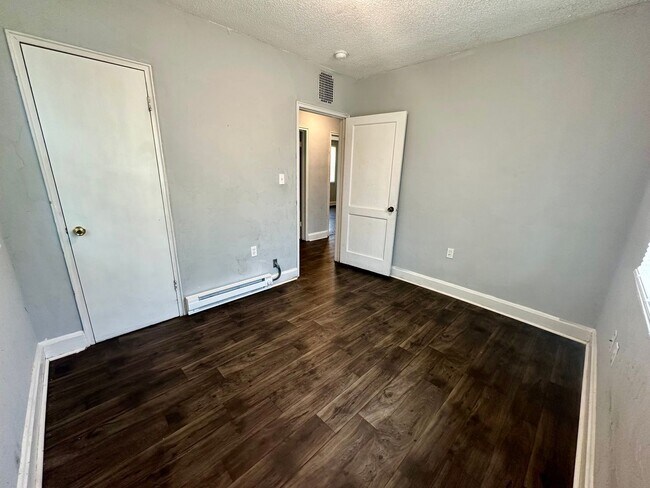 Building Photo - 652 Miller Rd