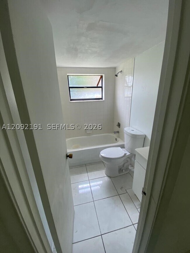 Building Photo - 2715 W 66th St