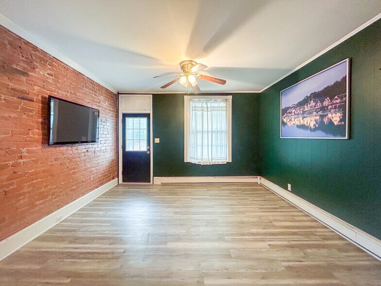 Building Photo - 312 Milligan St