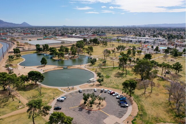 Building Photo - 4711