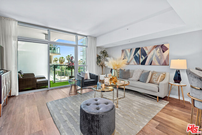 Building Photo - 13700 Marina Pointe Dr