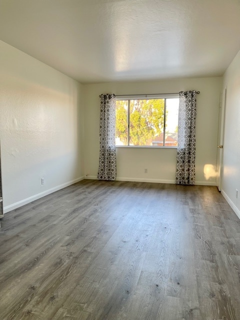 Large Livingroom - 9305 Oscar Ave