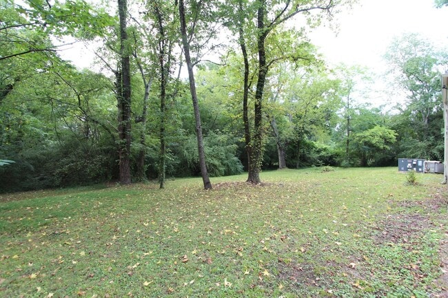 Building Photo - 3 Bedroom 1 Bath PLUS Large Den - New On T...